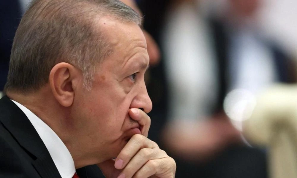 Σε «κατάθλιψη» ο Ερντογάν με τα αποτελέσματα των εκλογών: «Δεν υπήρξε μόνο απώλεια ψήφων, αλλά και απώλεια αίματος και ψυχής»